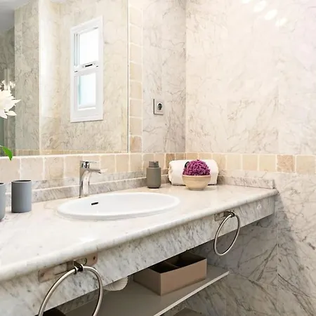 Διαμέρισμα Gorgeous 3 Bedroom With Sea Views, Pool Μαρμπέλλα