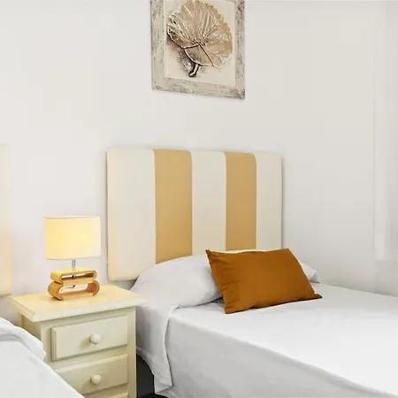 Διαμέρισμα Gorgeous 3 Bedroom With Sea Views, Pool Μαρμπέλλα