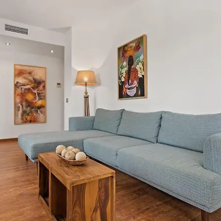 Apartment Gorgeous 3 Bedroom With Sea Views, Pool