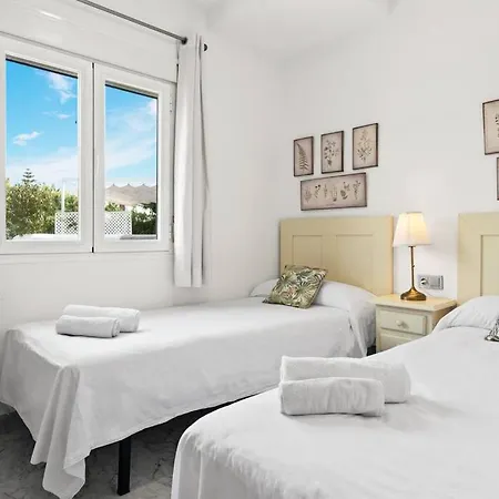 Apartment Gorgeous 3 Bedroom With Sea Views, Pool *