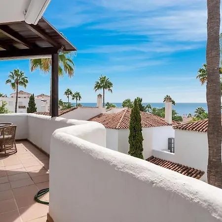 Gorgeous 3 Bedroom With Sea Views, Pool